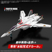 Muatkan imej ke dalam penonton Galeri, HG VF-25F Messiah Alto Saotome fighter mode with water transfer decals